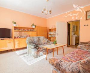 Čiastočne zrekonštruovaný dom vo výbornej lokalite s garážou