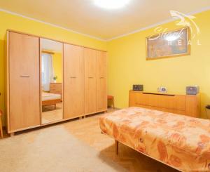 Čiastočne zrekonštruovaný dom vo výbornej lokalite s garážou