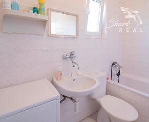 Čiastočne zrekonštruovaný dom vo výbornej lokalite s garážou