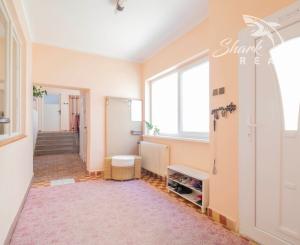 Čiastočne zrekonštruovaný dom vo výbornej lokalite s garážou