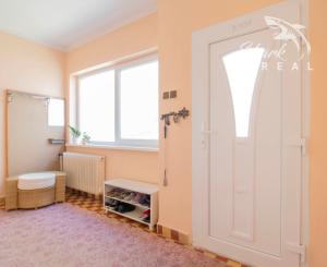 Čiastočne zrekonštruovaný dom vo výbornej lokalite s garážou