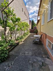 Čiastočne zrekonštruovaný dom vo výbornej lokalite s garážou