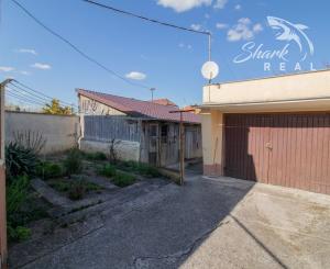 Čiastočne zrekonštruovaný dom vo výbornej lokalite s garážou