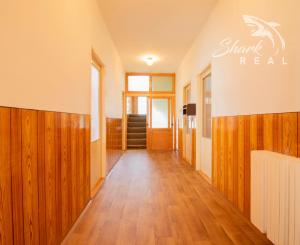 REZERVOVANÉ - Rodinný dom s rozľahlým slnečným pozemkom