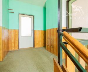 REZERVOVANÉ - Rodinný dom s rozľahlým slnečným pozemkom