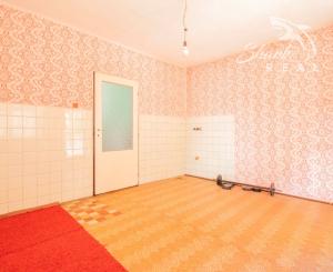 REZERVOVANÉ - Rodinný dom s rozľahlým slnečným pozemkom