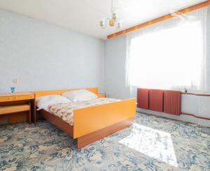 REZERVOVANÉ - Rodinný dom s rozľahlým slnečným pozemkom