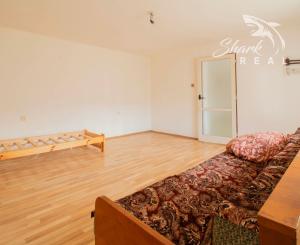 REZERVOVANÉ - Rodinný dom s rozľahlým slnečným pozemkom