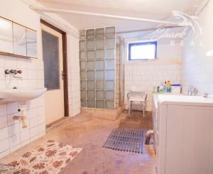 REZERVOVANÉ - Rodinný dom s rozľahlým slnečným pozemkom