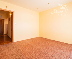 ZNÍŽENÉ !!! 3 IZBOVÝ BYT -V CENTRE- S VÝHĽADOM NA NÁMESTIE