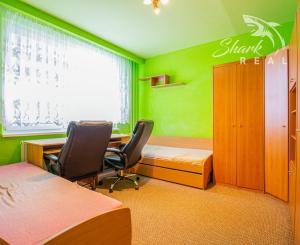 ZNÍŽENÉ !!! 3 IZBOVÝ BYT -V CENTRE- S VÝHĽADOM NA NÁMESTIE