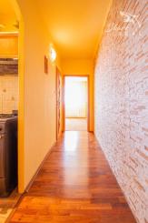 ZNÍŽENÉ !!! 3 IZBOVÝ BYT -V CENTRE- S VÝHĽADOM NA NÁMESTIE