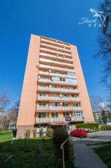 ZNÍŽENÉ !!! 3 IZBOVÝ BYT -V CENTRE- S VÝHĽADOM NA NÁMESTIE