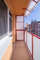 ZNÍŽENÉ !!! 3 IZBOVÝ BYT -V CENTRE- S VÝHĽADOM NA NÁMESTIE