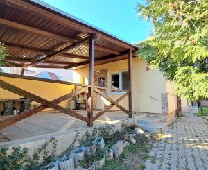 PREDANÉ! Slnečný 4-izbový dom na predaj