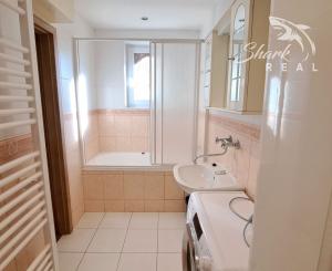 PREDANÉ! Slnečný 4-izbový dom na predaj