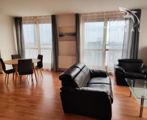 VEĽKOMETRÁŽNY dvojizbový byt s terasou