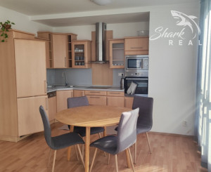 VEĽKOMETRÁŽNY dvojizbový byt s terasou