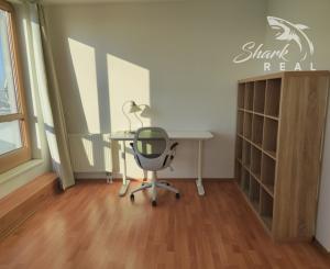 VEĽKOMETRÁŽNY dvojizbový byt s terasou