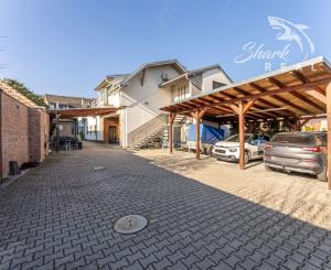 ***VÝNIMOČNÁ NEHNUTEĽNOSŤ LEN 20 km od Trnavy*** úžitková plocha 590 m2***veľký dvor s bazénom a wellnesom***