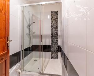 ***VÝNIMOČNÁ NEHNUTEĽNOSŤ LEN 20 km od Trnavy*** úžitková plocha 590 m2***veľký dvor s bazénom a wellnesom***