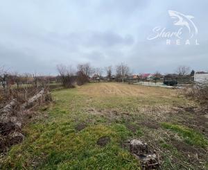 PREDANÉ - Pozemok so starým domom Veľká Maňa / Nové Zámky.