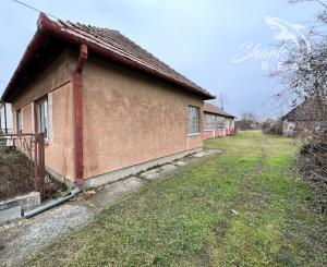 PREDANÉ - Pozemok so starým domom Veľká Maňa / Nové Zámky.