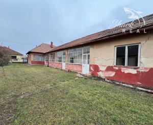 PREDANÉ - Pozemok so starým domom Veľká Maňa / Nové Zámky.