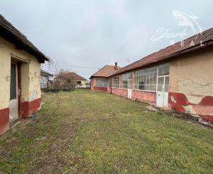 PREDANÉ - Pozemok so starým domom Veľká Maňa / Nové Zámky.