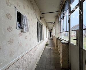 PREDANÉ - Pozemok so starým domom Veľká Maňa / Nové Zámky.