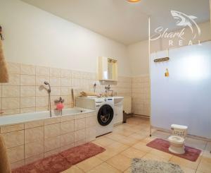 Priestranný rodinný dom v Hornej Strede s veľkým pozemkom