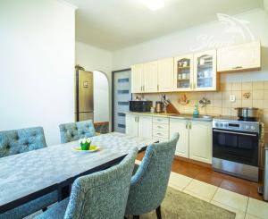 Priestranný rodinný dom v Hornej Strede s veľkým pozemkom