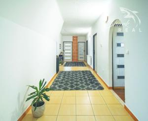 Priestranný rodinný dom v Hornej Strede s veľkým pozemkom