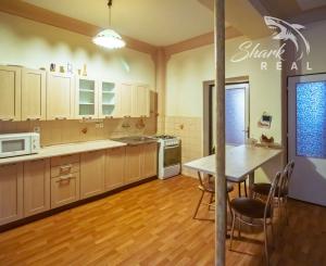 Priestranný rodinný dom v Hornej Strede s veľkým pozemkom