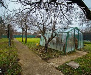 Priestranný rodinný dom v Hornej Strede s veľkým pozemkom