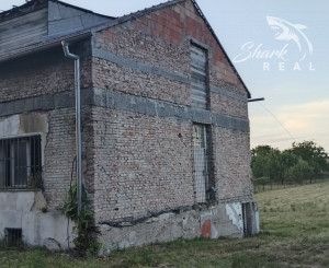 Pozemok ideálny na výstavbu 2 rodinných domov