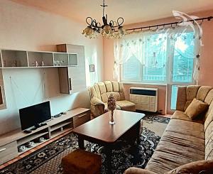 PREDANÉ - Presvetlený veľký 3 izbový byt / Malé Kozmálovce - Levice