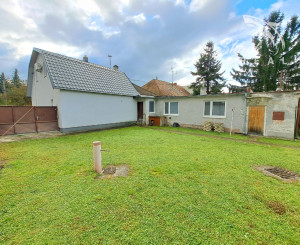 Starší domček s krásnym pozemkom