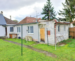 Starší domček s krásnym pozemkom