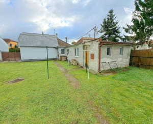 Starší domček s krásnym pozemkom