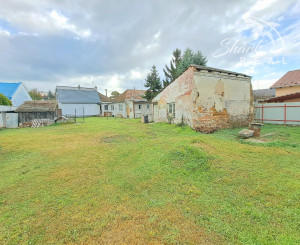 Starší domček s krásnym pozemkom