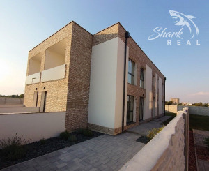 Na predaj krásne 3 izbové byty s terasou a so záhradou v Diakovciach