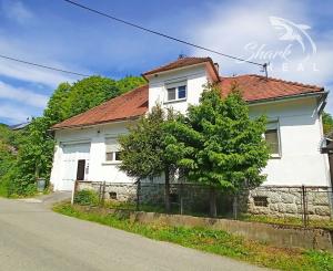 Nová cena! Zaujímavý rodinný dom v nádhernej prírode