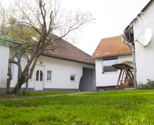 Nová cena! Zaujímavý rodinný dom v nádhernej prírode