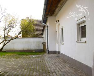 Nová cena! Zaujímavý rodinný dom v nádhernej prírode