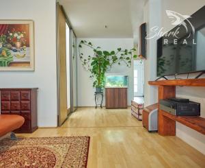 BEZKONKURENČNÁ CENA!  Slnečný 5-izbový rodinný dom na Slnečnej ulici