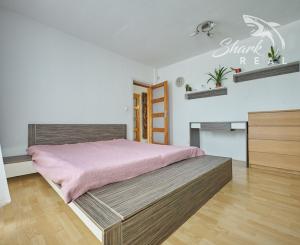 BEZKONKURENČNÁ CENA!  Slnečný 5-izbový rodinný dom na Slnečnej ulici