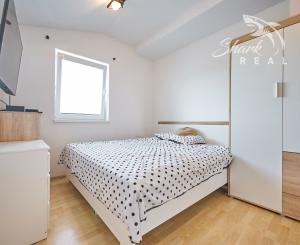 BEZKONKURENČNÁ CENA!  Slnečný 5-izbový rodinný dom na Slnečnej ulici