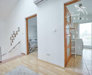 BEZKONKURENČNÁ CENA!  Slnečný 5-izbový rodinný dom na Slnečnej ulici