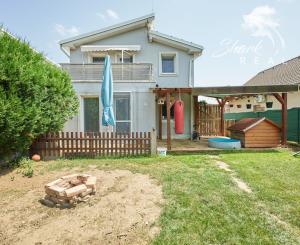 BEZKONKURENČNÁ CENA!  Slnečný 5-izbový rodinný dom na Slnečnej ulici